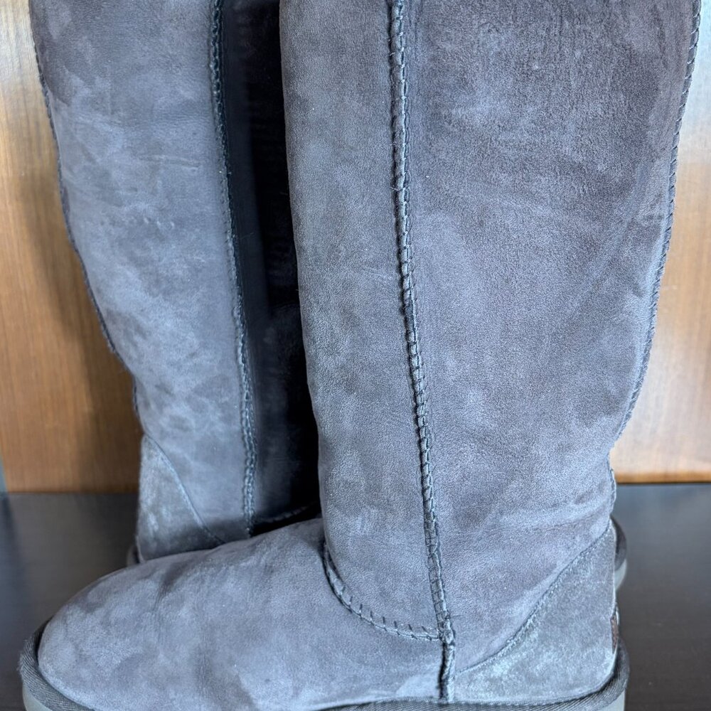 UGG Women's Classic Tall II Chocolate Brown Boots Sz 8 - EUC - Picture 4 of 9